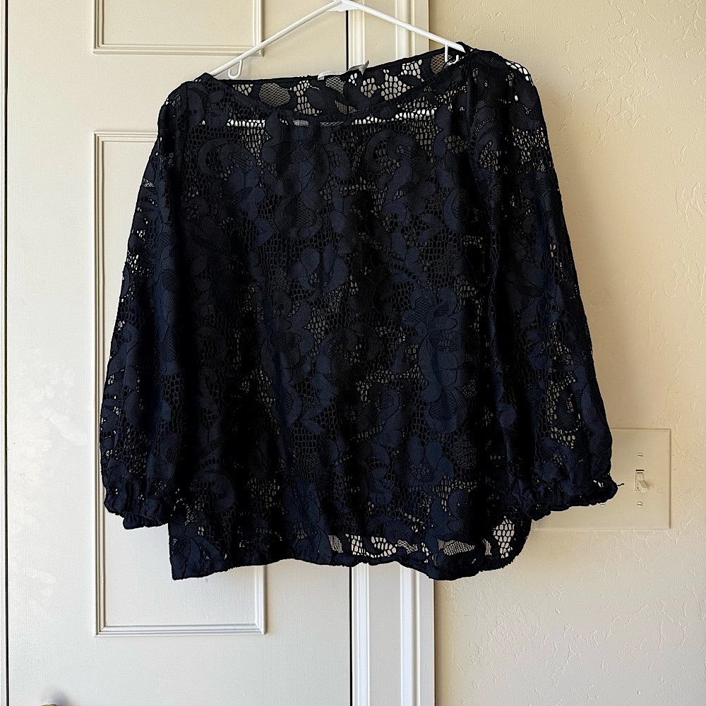 Anne Fontaine Floral Lace Blouse Size Small Retail $495
Size EU44